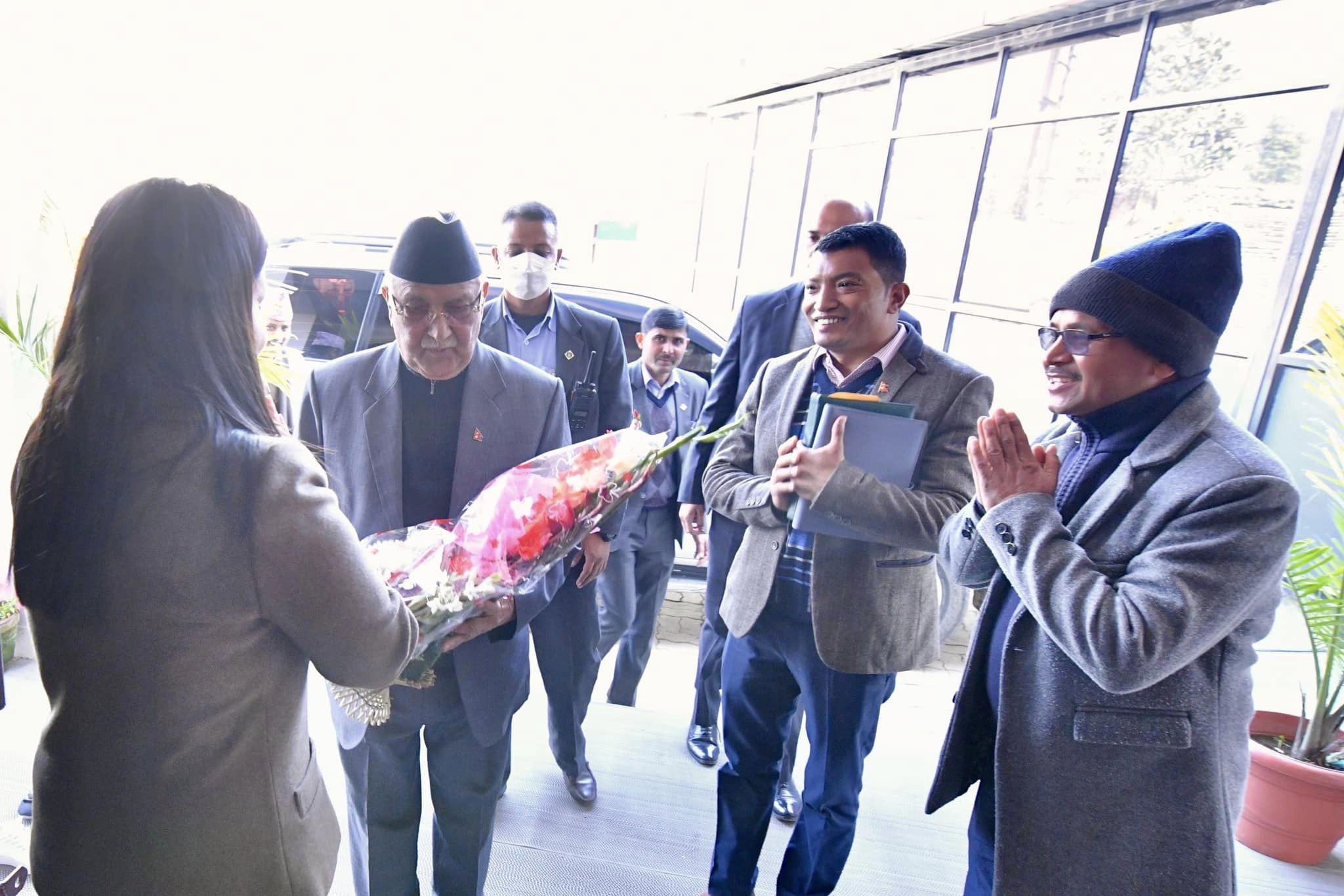 ओली र प्रचण्ड खुमलटारमा