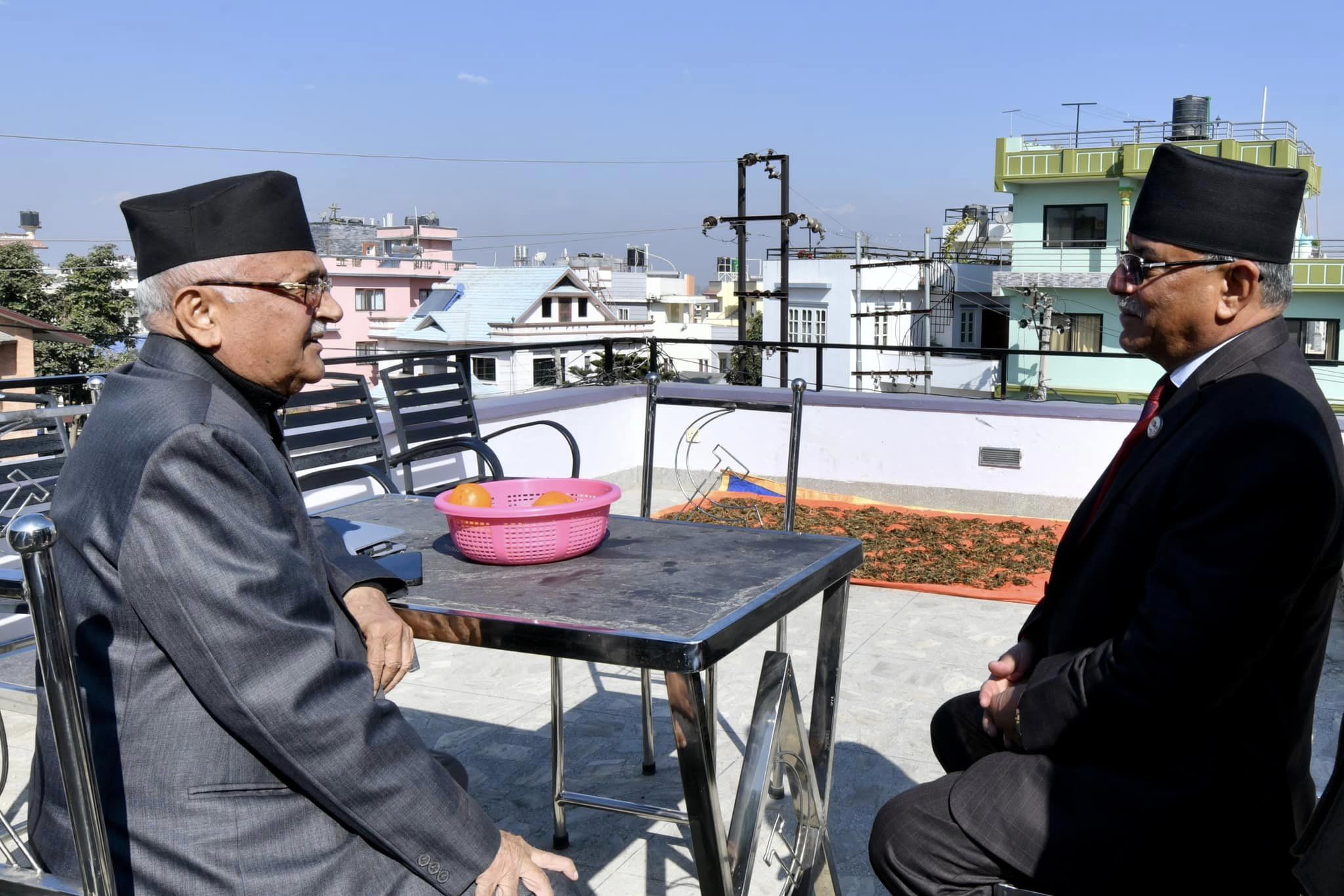 ओली र प्रचण्ड खुमलटारमा