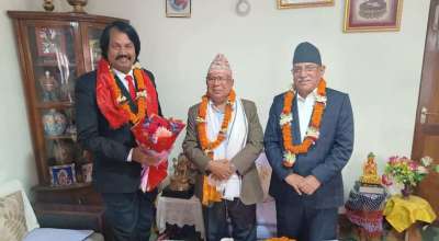 गठबन्धनको बैठकअघि प्रचण्ड, नेपाल र राउतबीच कोटेश्वरमा भेटवार्ता