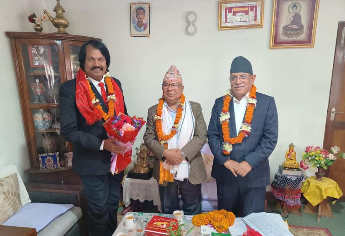 गठबन्धनको बैठकअघि प्रचण्ड, नेपाल र राउतबीच कोटेश्वरमा भेटवार्ता