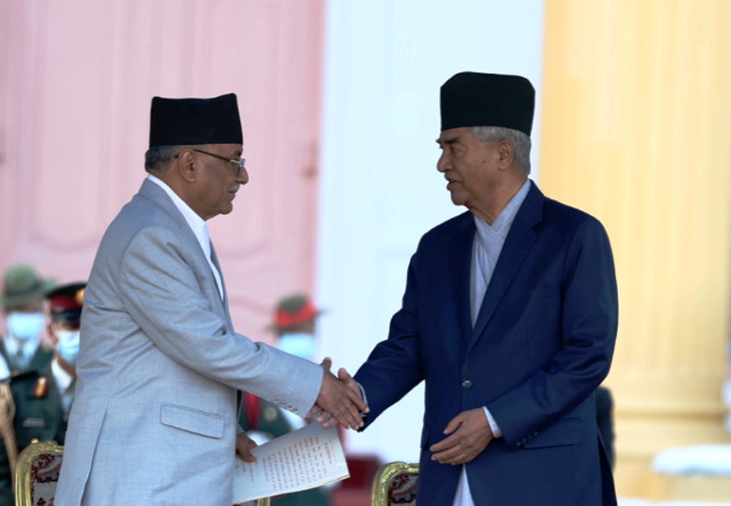 प्रचण्ड र देउवा शीतल निवास