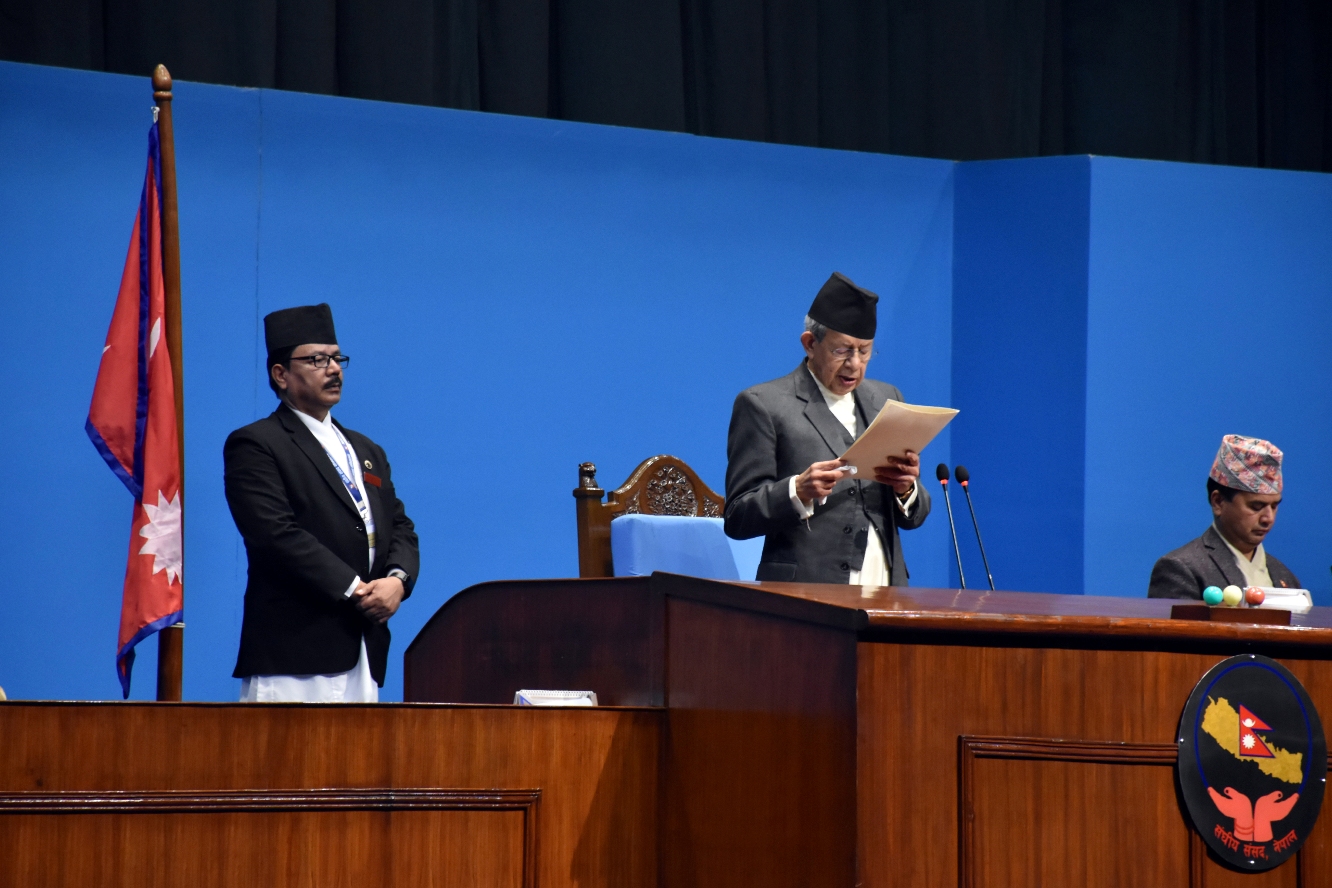 सांसदहरुले लिए शपथ