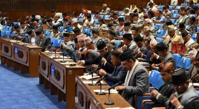 सांसदहरुले लिए शपथ