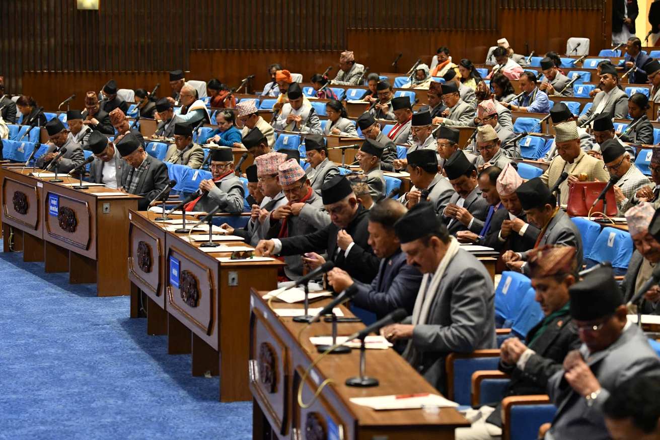 सांसदहरुले लिए शपथ