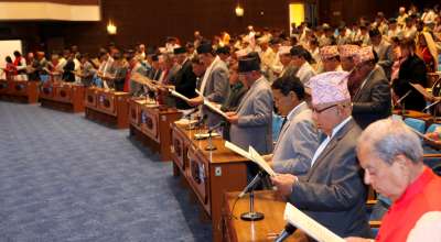 नवनिर्वाचित सांसदहरु शपथ