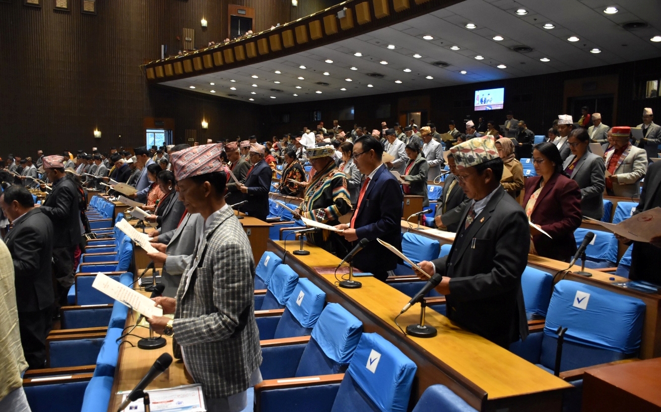 नवनिर्वाचित सांसदहरु शपथ 