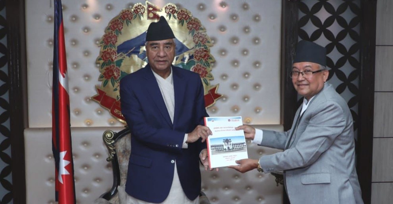 शेरबहादुर देउवा र निर्वाचन आयोगका पदाधिकारी