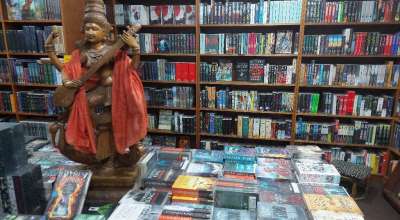 ठमेलमा पुस्तकको व्यापार