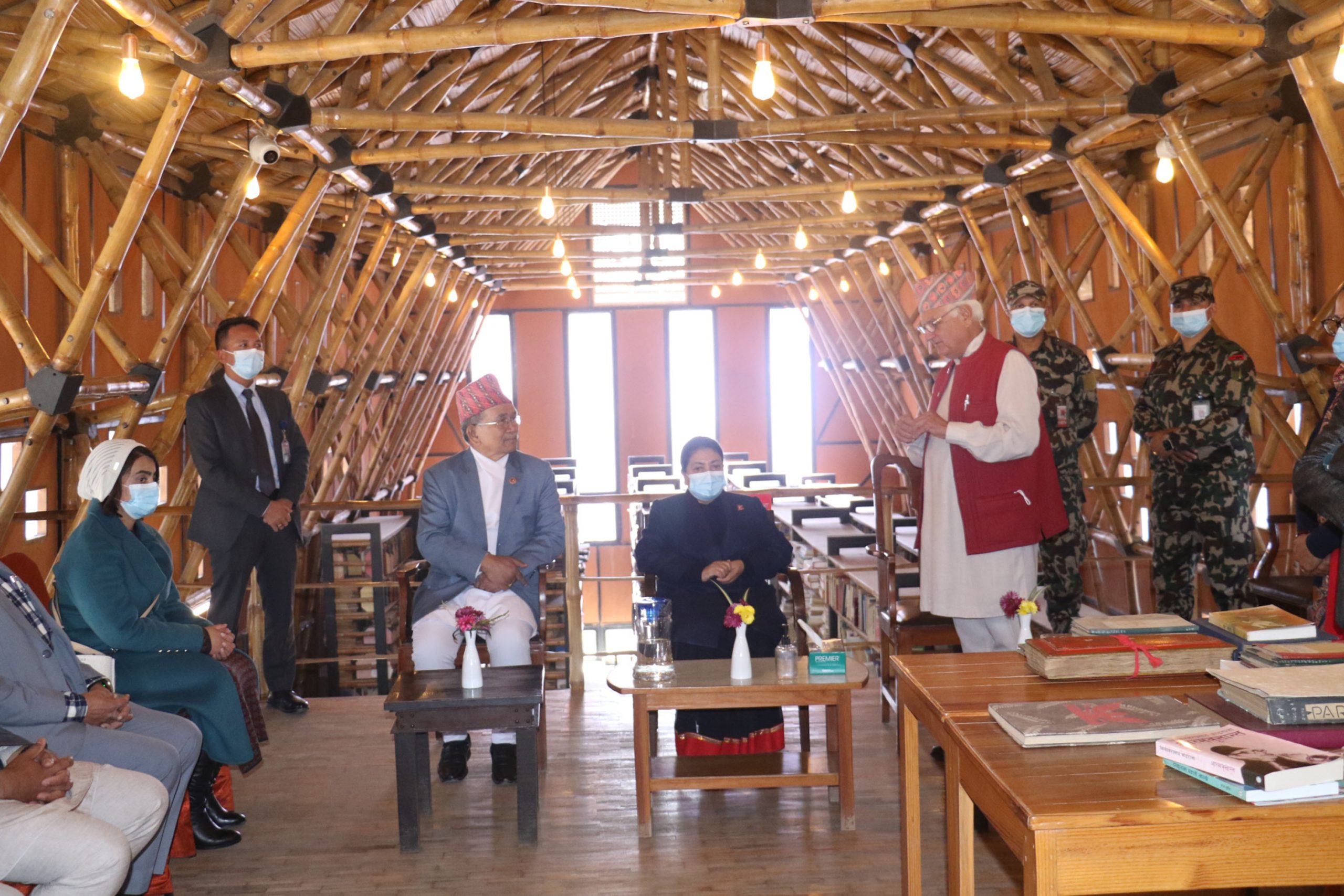 साझाको बस चढेर राष्ट्रपति 