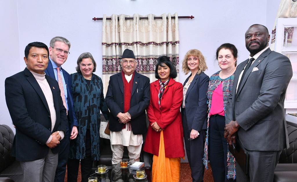 केपी शर्मा ओली र भिक्टोरिया नुल्याण्ड 