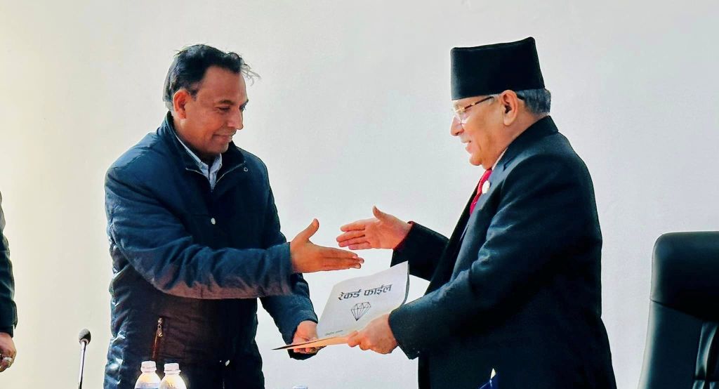 प्रचण्ड र धर्मेन्द्र बास्तोला