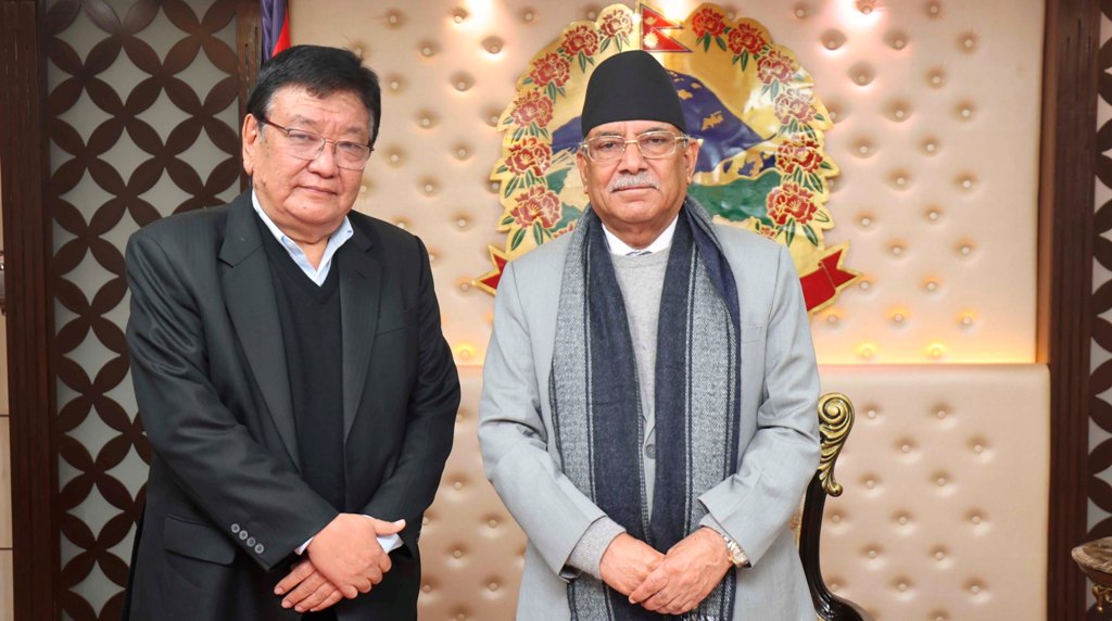 प्रचण्ड र डा. सन्दुक रुइत