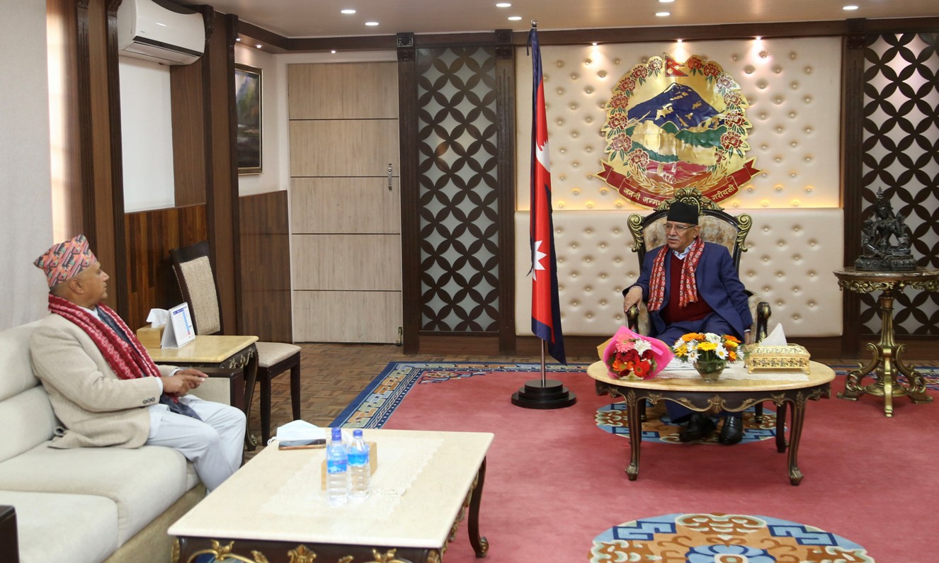 प्रचण्ड र खगराज अधिकारी