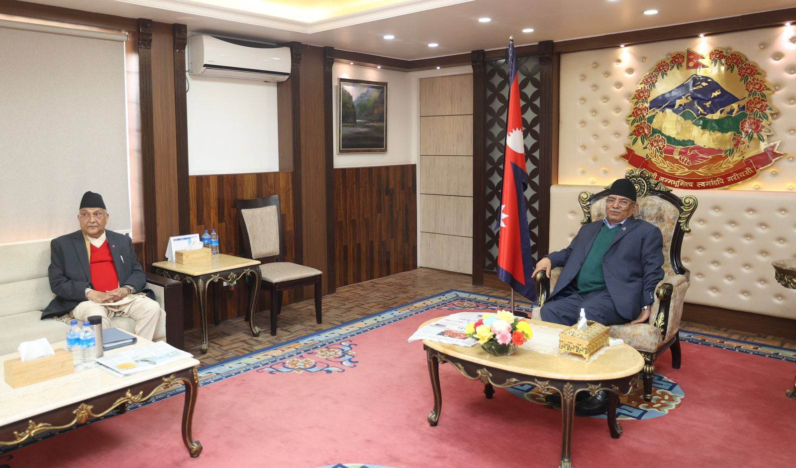 प्रधानमन्त्री प्रचण्ड र एमाले अध्यक्ष ओली