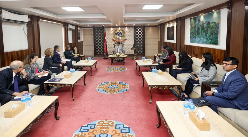  प्रधानमन्त्री प्रचण्ड र भिक्टोरिया नुल्याण्ड 