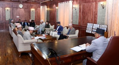 निर्वाचन आयोगका पदाधिकारीसंग प्रचण्डको छलफल