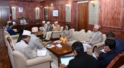 निर्वाचन आयोगका पदाधिकारीसंग प्रचण्डको छलफल