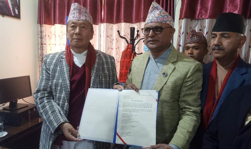 हिक्मत कार्की र पर्शुराम खापुङ