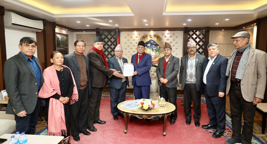 प्रचण्ड, माधव नेपाल र झलनाथ खनाल