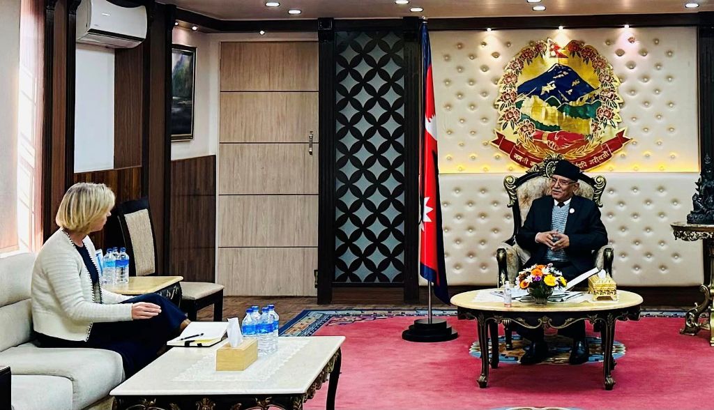 प्रचण्ड र निकोला पोलिट