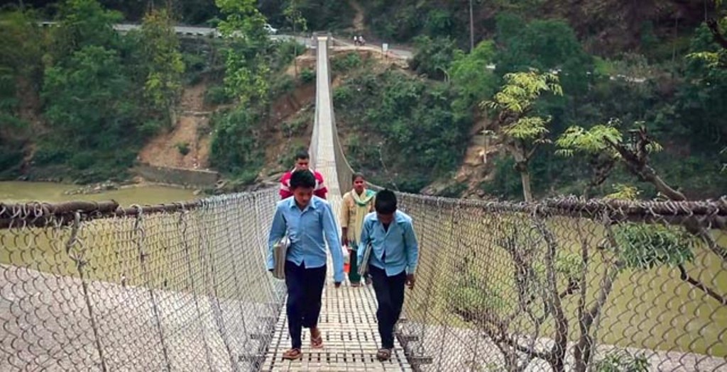 तुइन झोलुङ्गे पुलद्वारा विस्थापित