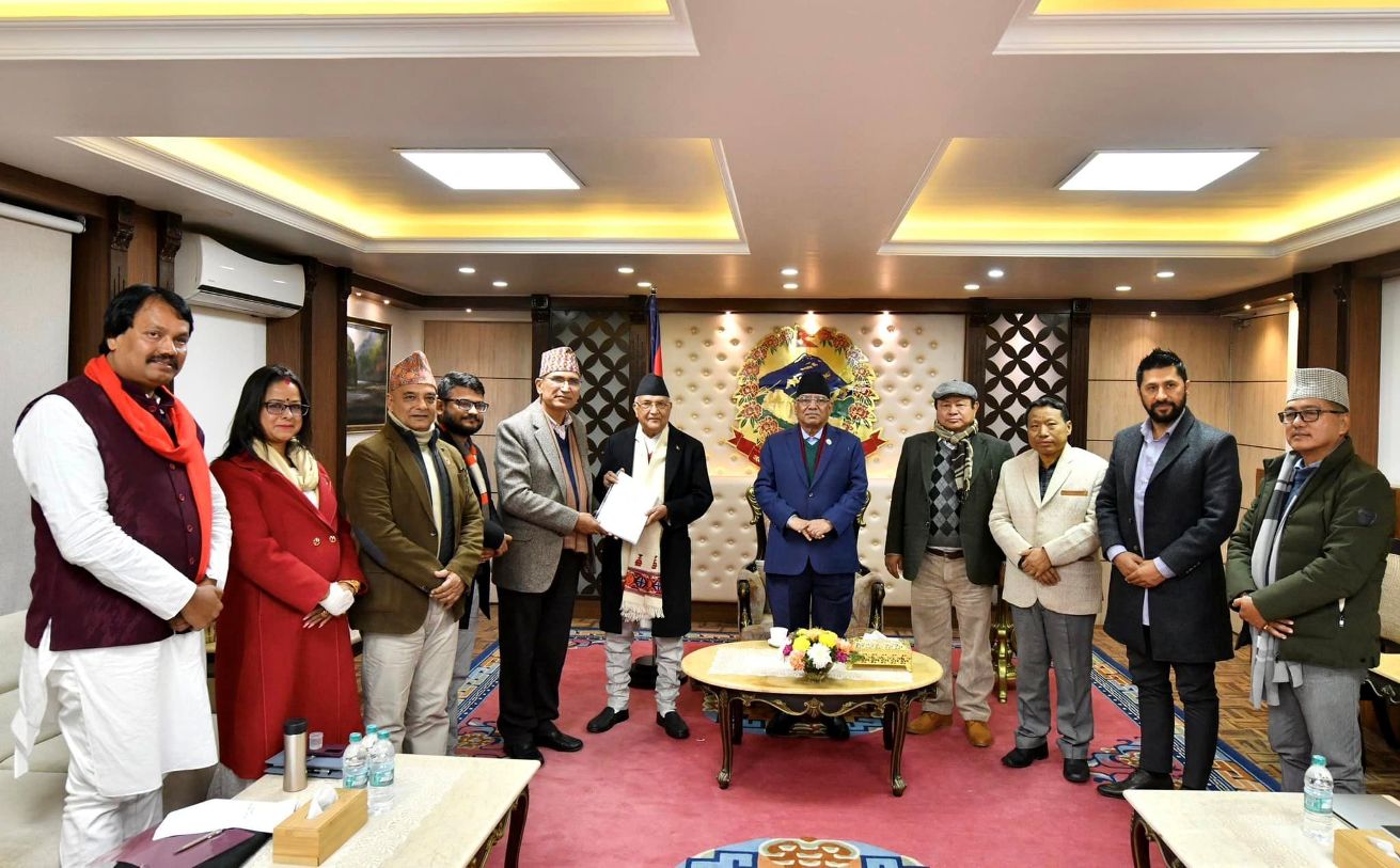 प्रतिवेदन कार्यदलले बुझायो शीर्ष नेताहरूलाई