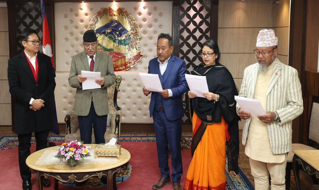 कुलपतिले लिए शपथ