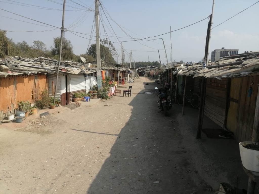 अव्यवस्थित बसोबासी