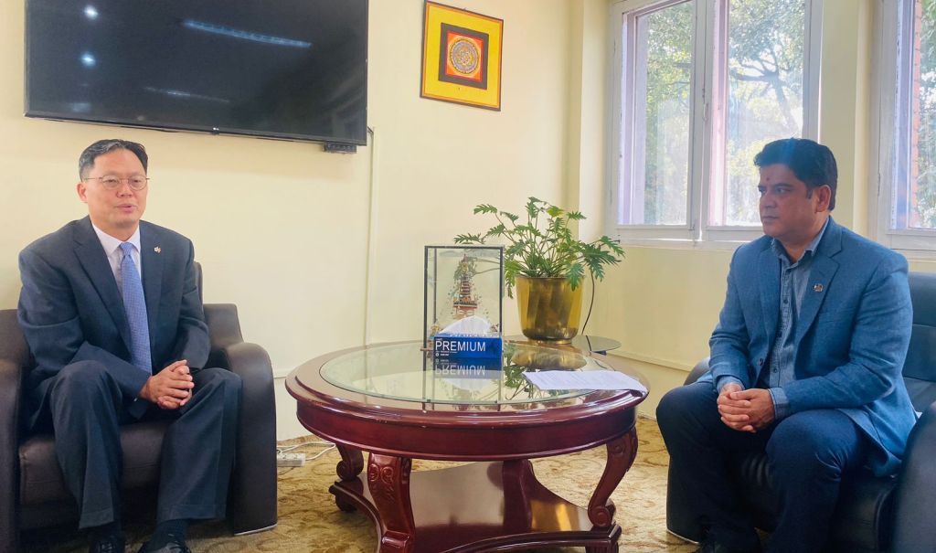 दामोदर भण्डारी र पार्क चोङ सुक