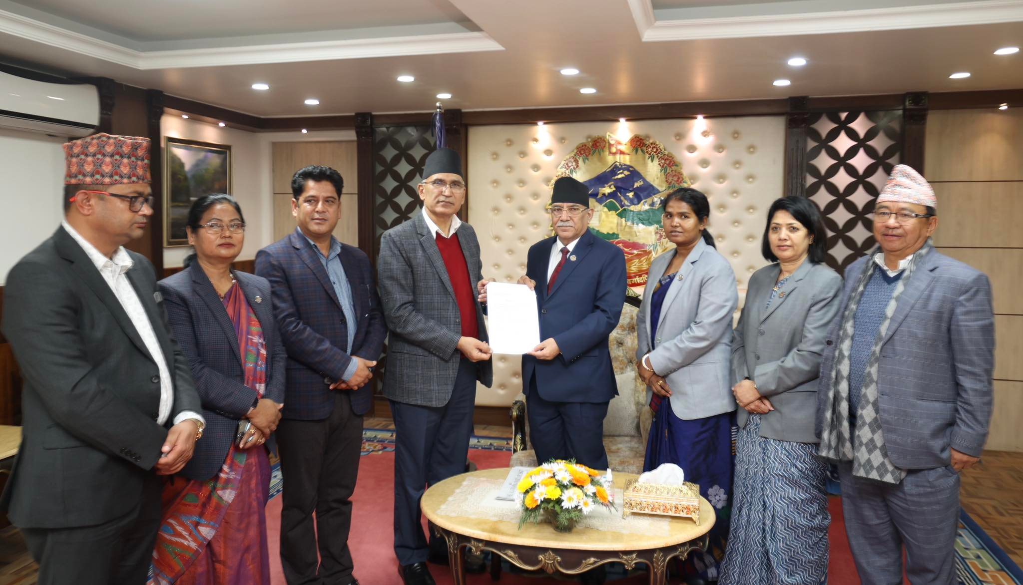 एमालेका मन्त्रीहरूले प्रधानमन्त्रीलाई बुझाए राजीनामा