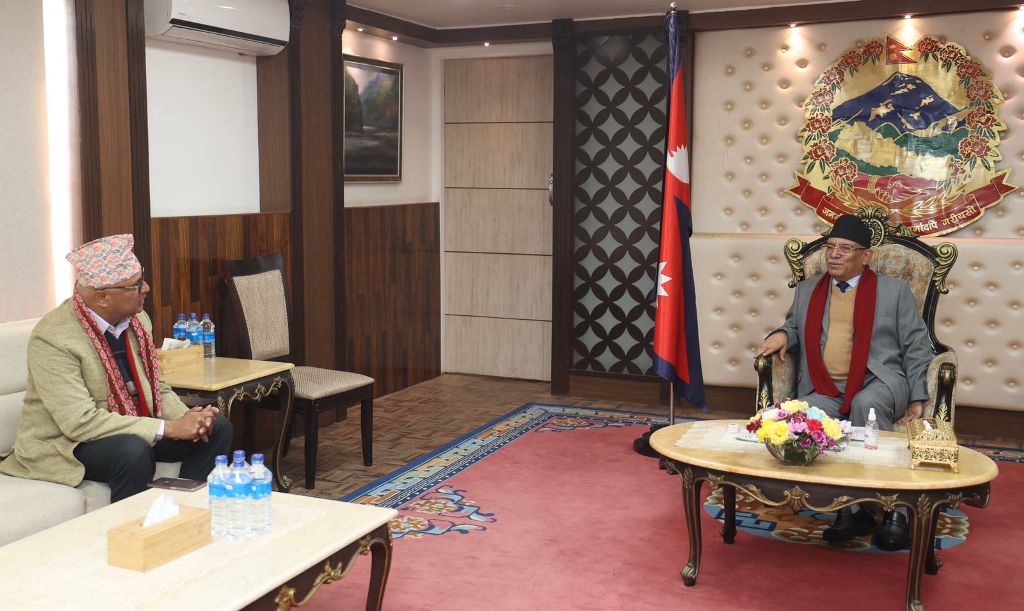 प्रधानमन्त्री प्रचण्ड र हिक्मतबहादुर कार्की