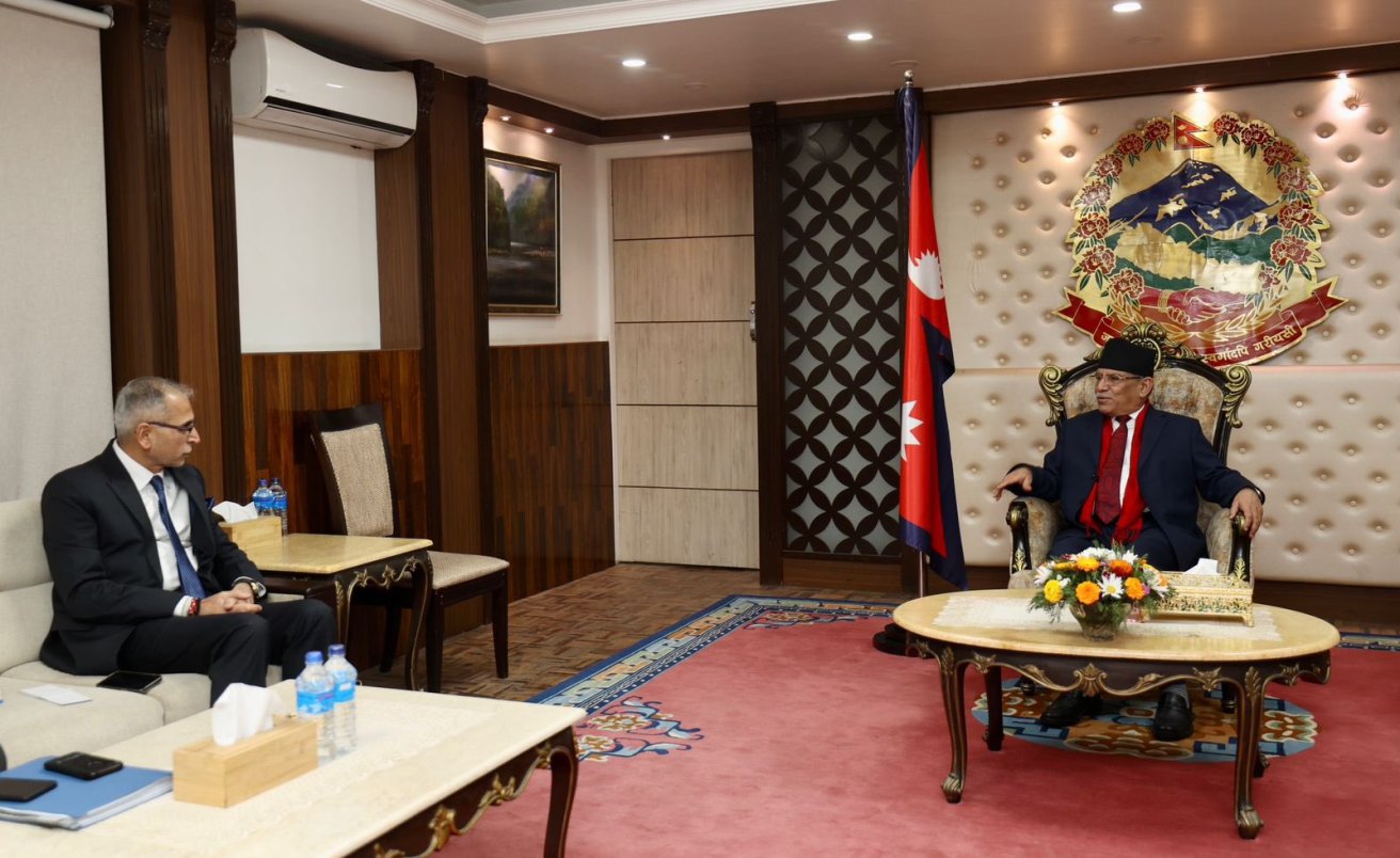 प्रधानमन्त्री प्रचण्ड र विनयमोहन क्वात्रा