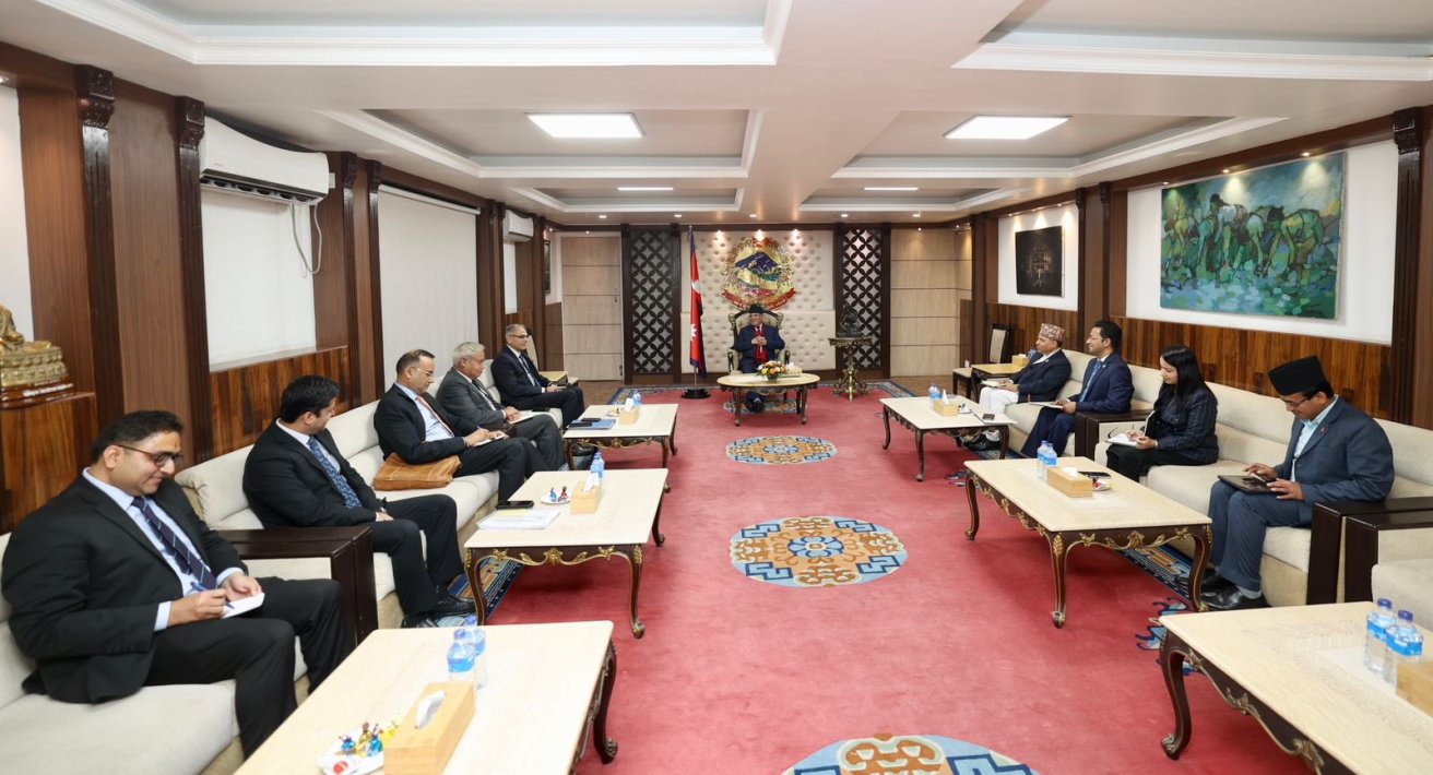 प्रधानमन्त्री प्रचण्ड र विनयमोहन क्वात्रा