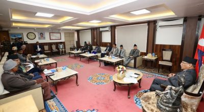 प्रधानमन्त्री प्रचण्ड सचेतकहरुसंग