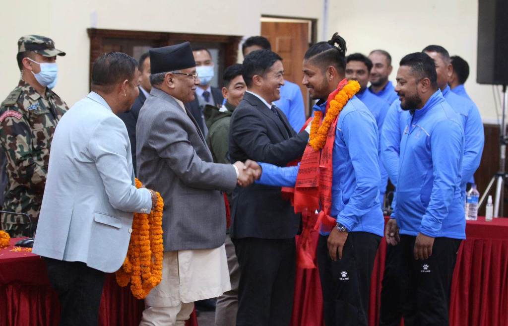 प्रधानमन्त्री प्रचण्ड खेलाडीसंग