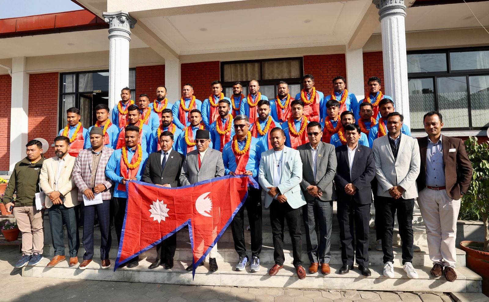 प्रधानमन्त्री प्रचण्ड खेलाडीसंग