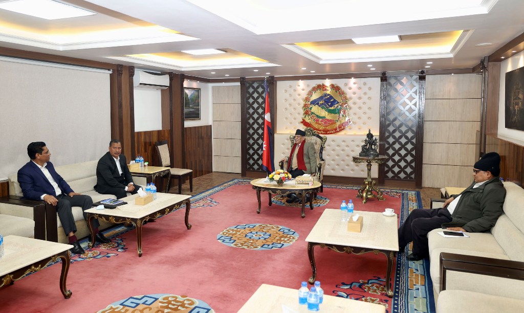 प्रधानमन्त्री प्रचण्ड र विप्लव