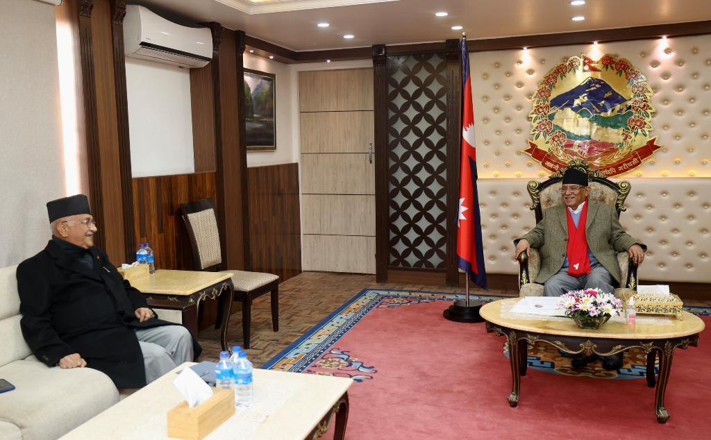 प्रधानमन्त्री प्रचण्ड र एमाले अध्यक्ष ओली