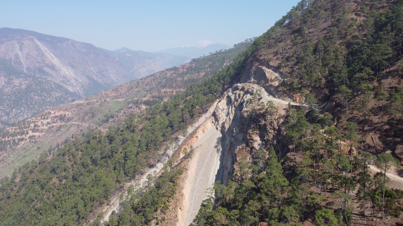 मध्यपहाडी लोकमार्ग