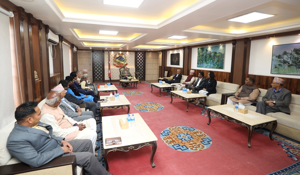 सत्तारुढ १० दलीय गठबन्धन