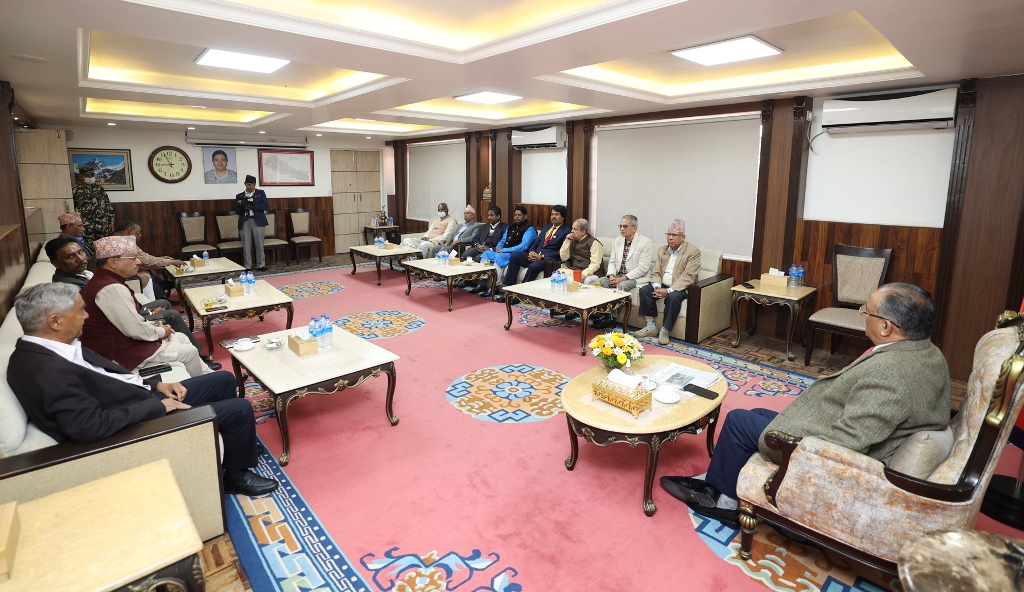 सत्तारुढ १० दलीय गठबन्धन