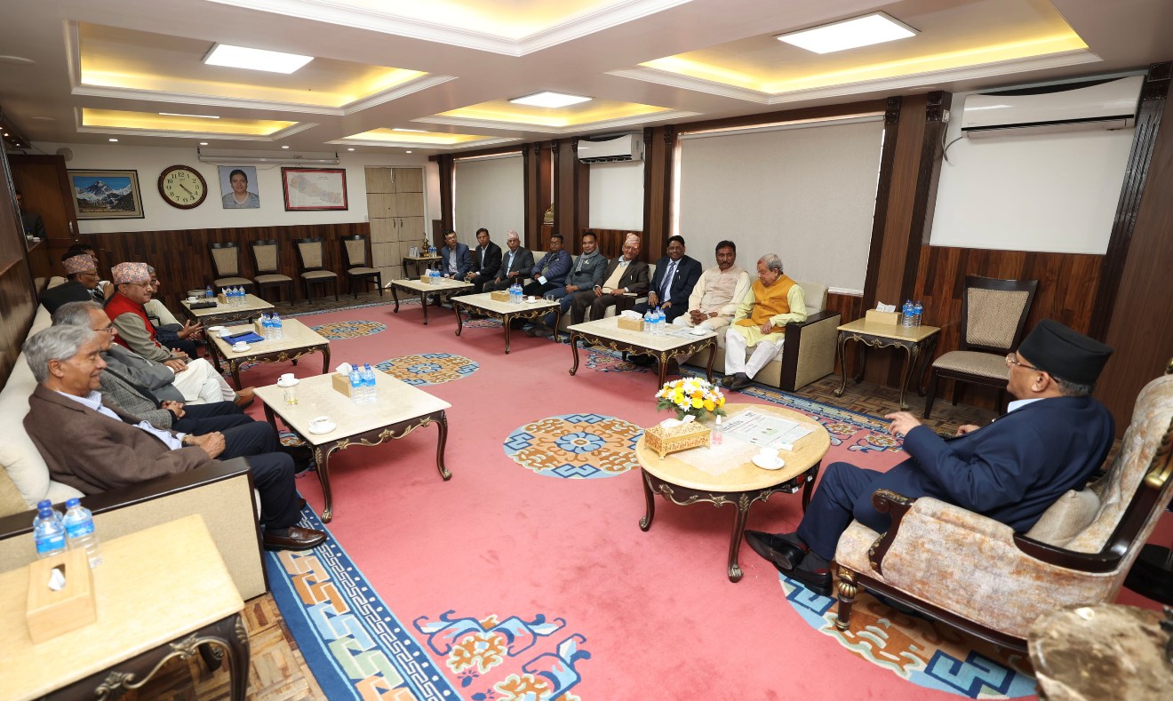 आठ दलीय गठबन्धनको बैठक