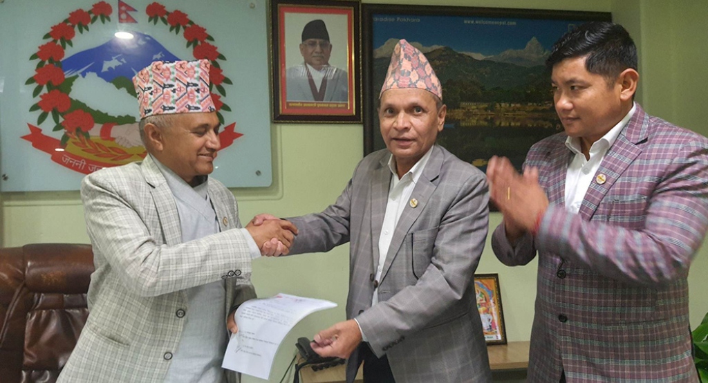 खगराज अधिकारी र हरि बहादुर चुनाम