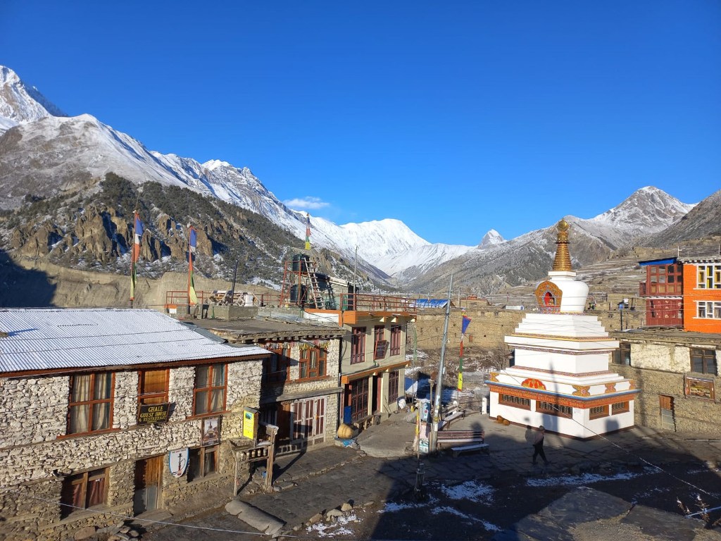 मनाङ हिमपात