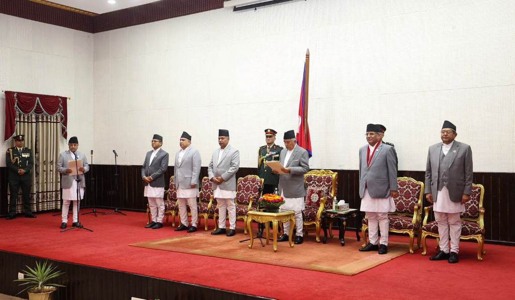 मन्त्रीहरुको सपथ 