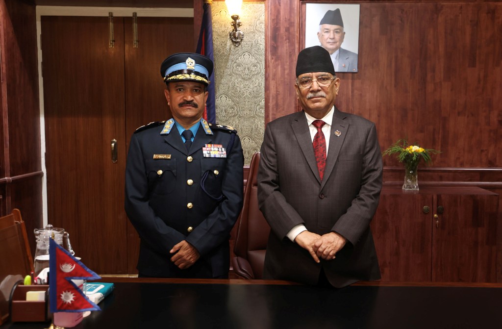 प्रधानमन्त्री प्रचण्ड र वसन्त कुँवर