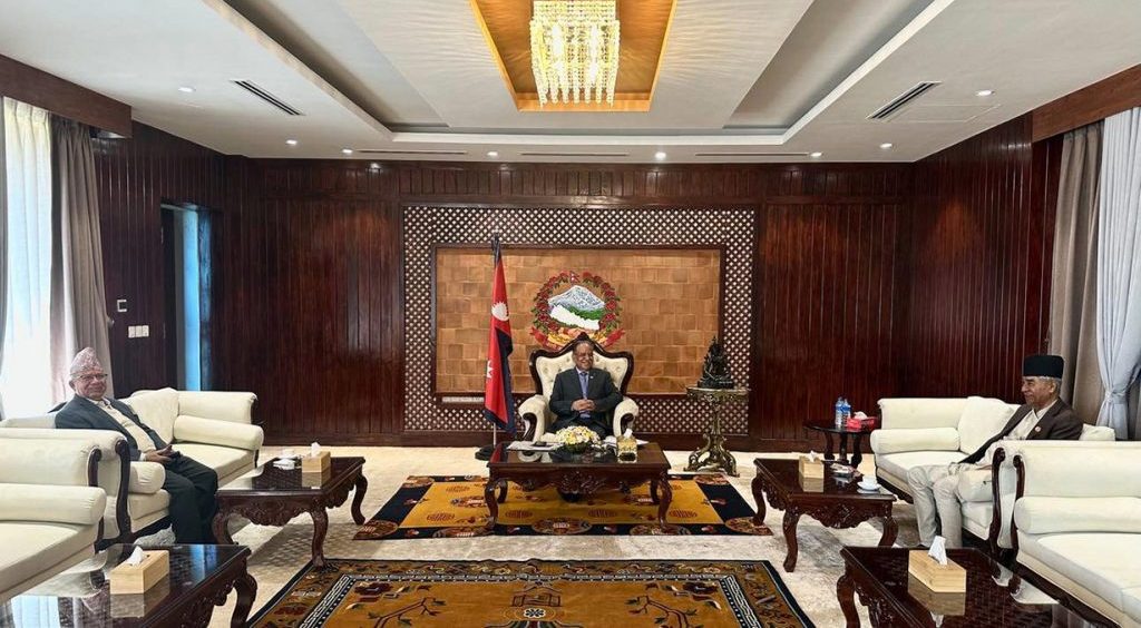 प्रचण्ड, देउवा र नेपाल बालुवाटार