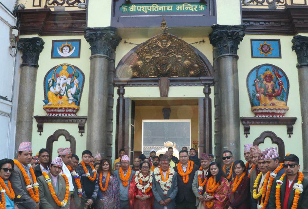 रामचन्द्र पौडेल पशुपतिनाथको दर्शन