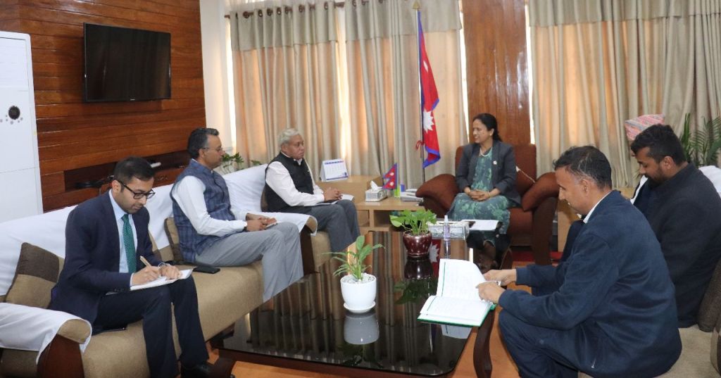 रेखा शर्मा र नवीन श्रीवास्तव