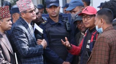 सरकारी प्रतिनिधि र मिटर ब्याज पीडित